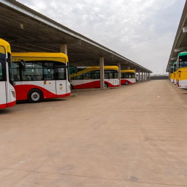 Réception de la flotte des 121 bus articulés BRT 100% électriques